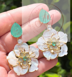 Brinco Flor Madrepérola /Turmalina Banhado a Ouro 18k