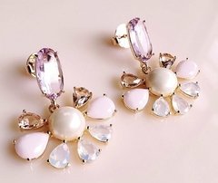 Brinco flor cristais lilas banhado a ouro 18k
