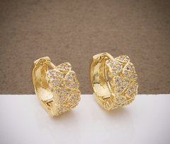 Brinco argola corações zirconias banhada a ouro 18k