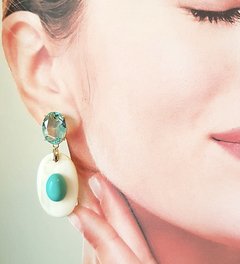 Brinco madrepérola turquesa banhado a ouro 18k