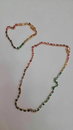 Choker pedraria colorida banho ouro 18k