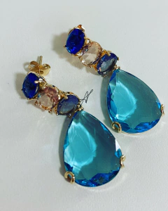 Brinco gota azul multicolor banho ouro 18k