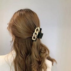 Presilha cabelo acrílico com corrente