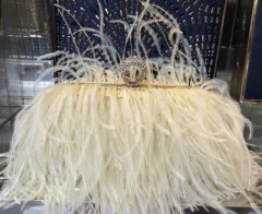 Clutch plumas