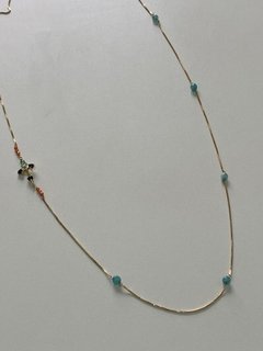 Colar longo 90cm com pedras cristais turquesa banhado a ouro 18k