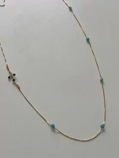 Colar longo 90cm com pedras cristais turquesa banhado a ouro 18k