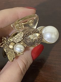 Presilha acetato com abelhinha na internet