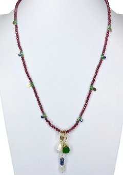 Colar longo pedras coloridas penduricalhos banhado a ouro 18k - comprar online
