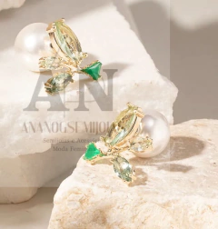 Brinco folhas verdes cristais fecho em pérola banha ouro 18 na internet