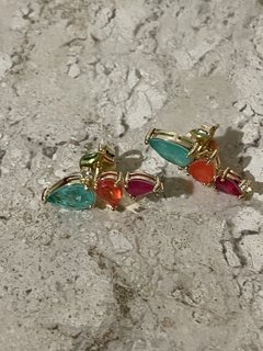Brinco cristais coloridos banhado a ouro 18k