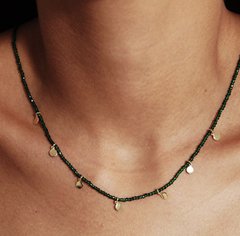 Colar cristais com pingentes banhados a ouro 18k