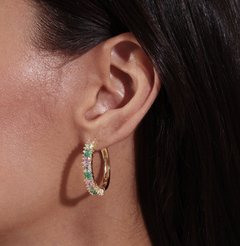 Brinco argola pedras coloridas banhado a ouro 18k na internet