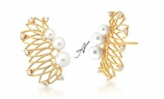 Brinco ear cuff perola banhado a ouro 18k