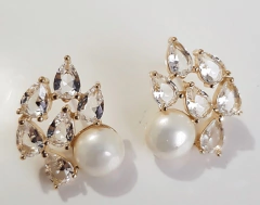 BRINCO PEROLA CRISTAIS BANHADO A OURO 18k
