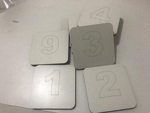 Cartões de sequência numérica (1 a 10) em mdf gravado