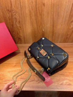 Imagem do Bolsa V Ronan Stud
