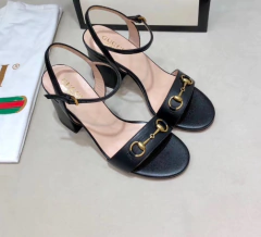 Sandália salto bloco GG