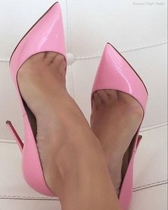 Scarpin Rosa em verniz sola vermelha na internet