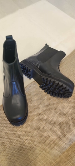 BOTA MIRANDA CUERO NEGRO - comprar online