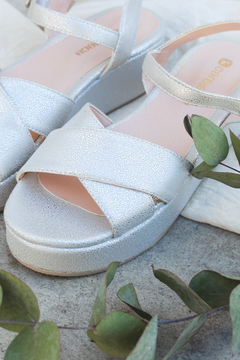 SANDALIA TACO ROMA PLATA - comprar online