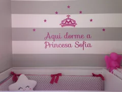 Adesivos Frase Aqui Dorme Personalizado