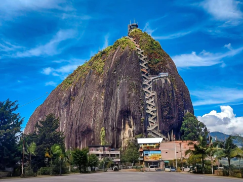 Medellin 4D / 3N – Bus + Hotel + Tours