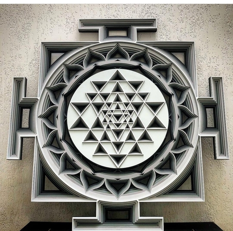 Shri Yantra (Gray Gradient)