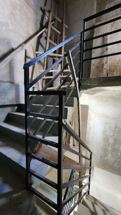 BARANDAS ESCALERA DE EMERGENCIA - EDIFICIO LA RIOJA - - Kailua Diseño