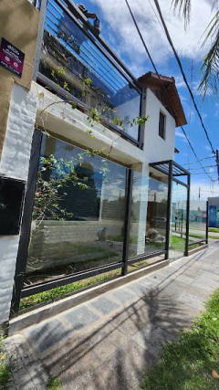 FACHADA COMPLETA - ESTRUCTURA EN HIERRO Y VIDRIO TEMPLADO