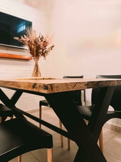 Mesa de comedor madera maciza de Guayubira - Diseño X - Kailua Diseño