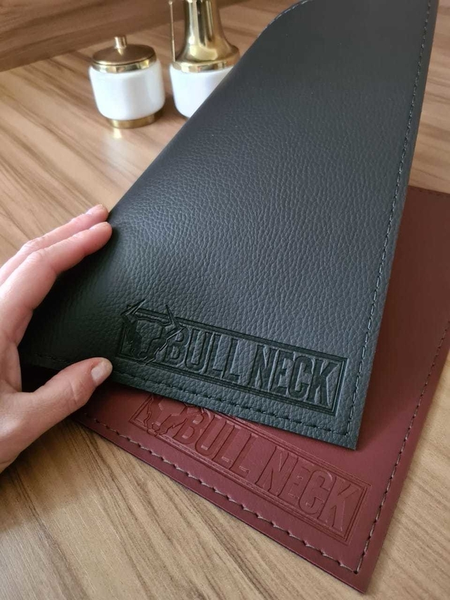 Jogo Americano Dupla Face 4 peças Vinho e Preto PERSONALIZADO - Bull Neck Brasil