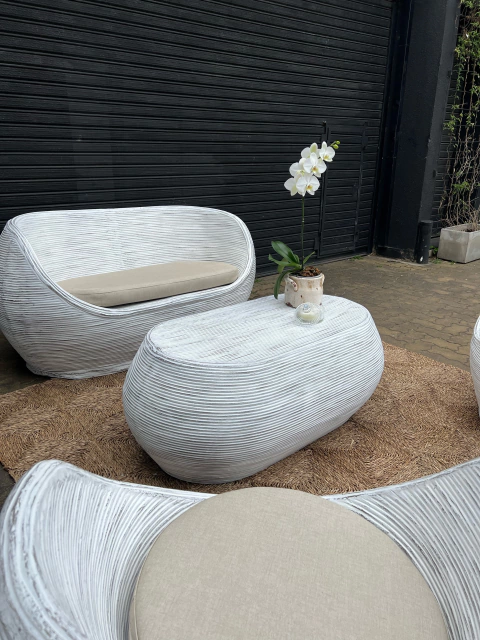 MESA DE FIBRA SINTÉTICA OVAL. - comprar online