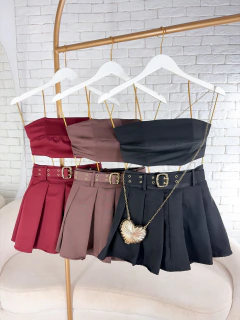 Conjunto top reto + short saia