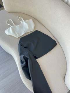 Saia couro - comprar online