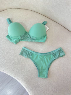 Sutiã e calcinha na internet