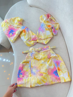 Conjunto short saia + cintinho estampado - Bela Flor
