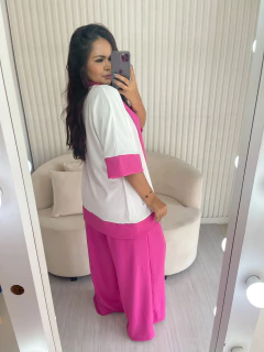 Trio calça na internet