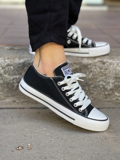 ZAPAS DE LONA NEGRA - comprar online