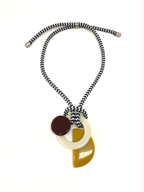 Colar com Corda Náutica e Resina