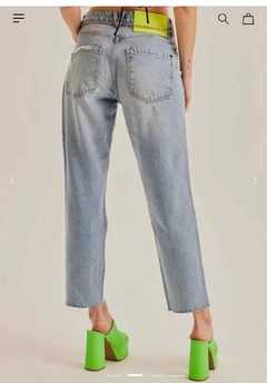 Calça Jeans Reta High Lança Perfume na internet