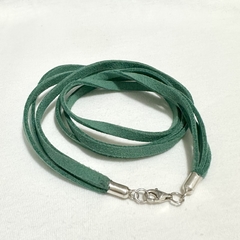 COLLAR DE GAMUZA Y PLATA