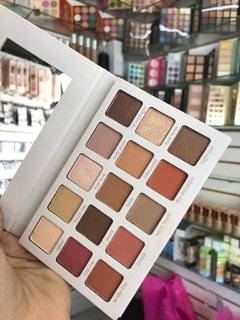 IRRESISTIBLE EYE SHADOW PALETTE - tienda en línea