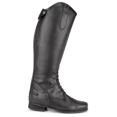 Bota de hipismo em couro ecológico, de cor preta, com cano alto e fechamento em zíper.