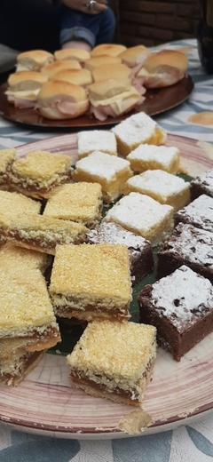 50 PETIT FOUR - Deluxe Cakes