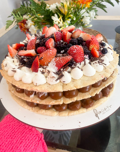 SABLE doble de Almendras/ nueces y frutos rojos - Deluxe Cakes