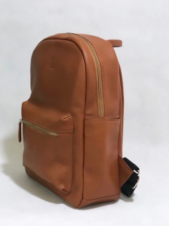 Mochila Unisex "Tony" cuero graneado suela - comprar online