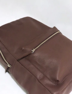 Imagen de Mochila Unisex "Tony" cuero graneado marron