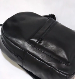 Imagen de Mochila Unisex "Tony" en cuero graneado negro