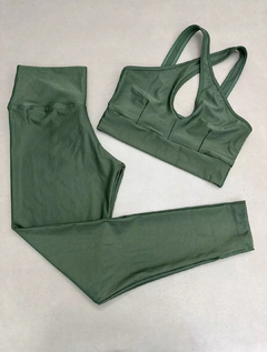 Conjunto Legging Básica Plus + Top Gabi Compressão Verde Oliva - G - comprar online