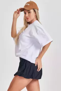 Camiseta Oversized Start branca na internet